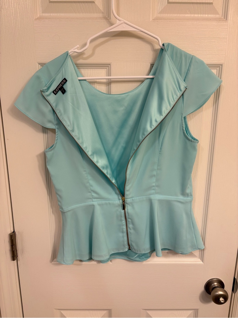 Express Peplum Tops – 2 pc Bundle Lot - Size Medium - Coral Pink & Light Blue - Picture 4 of 13